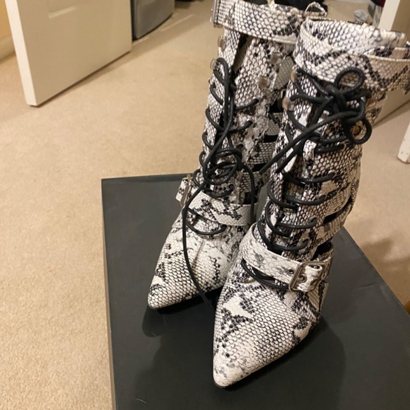 Boots - Picture 5 of 5